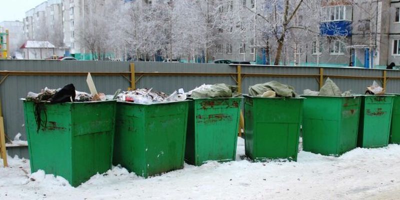 Необычная находка на мусорке напугала россиян, скандальные кадры: "Гроб в пакетике"
