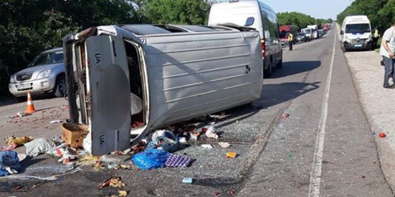 Под Николаевом бус с пассажирами попал в смертельное ДТП: опубликовано фото