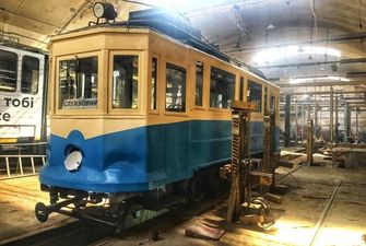 У Львові реставрували унікальний 110-річний трамвай Sanok SW1