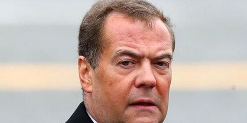 Медведев объявил лидеров ЕС "законными целями". Шансы на теракты РФ в Париже растут