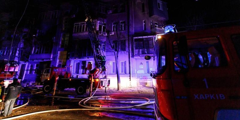 Очевидець про моторошні наслідки прильоту по будинку в Харкові: "Мене просто підкинуло"