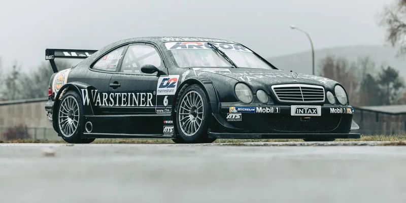 На продажу выставлен один из восьми гоночных Mercedes CLK DTM