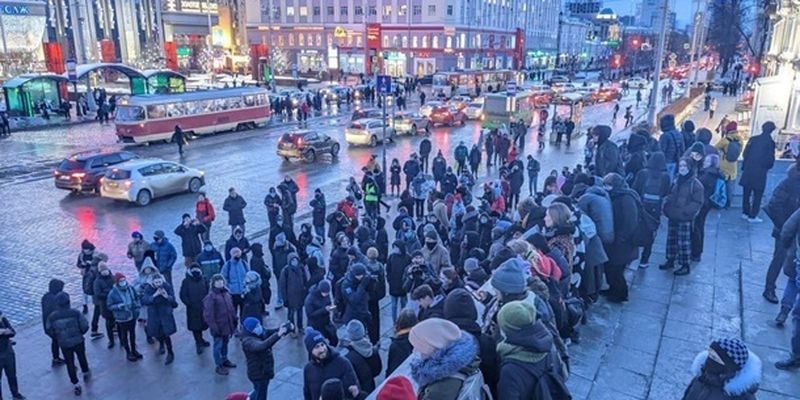 Россияне выходят на антивоенные протесты