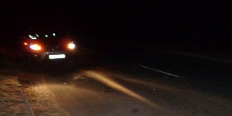 На Харьковщине авто переехало лежавшую посреди дороги женщину
