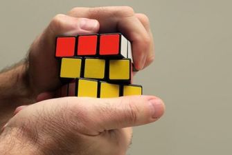 Японцы создали самый маленький в мире кубик Рубика