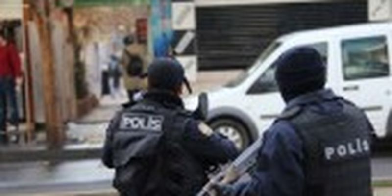 У Туреччині біля поліцейської дільниці стався вибух, поранені двоє офіцерів