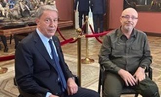 Резников встретился с главой Минобороны Турции