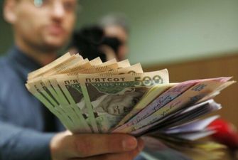 Украинцам существенно повысят социальные выплаты: кто в списке счастливчиков