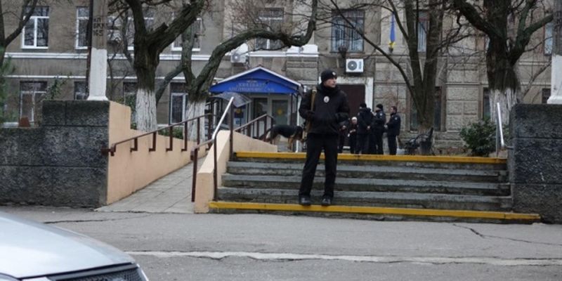 Нападение на Мирошниченко: избрание меры пресечения перенесли из-за "минирования" суда
