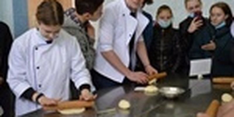 Директор ПТУ о реформе Клопотенко: Обучение действительно устарело, но научить поваров новому на старых "плитах" сложно