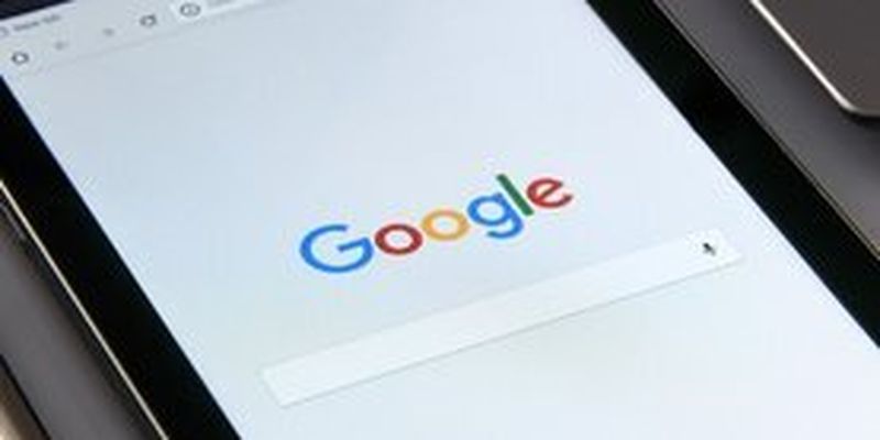 Рада приняла в первом чтении "налог на Google", обязывающий тех-гигантов платить 20% НДС