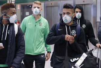 Фото дня: болгарский клуб прилетел в Италию на матч Лиги Европы в защитных масках
