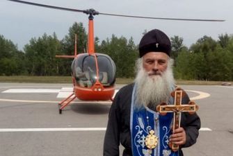 Пожары в Сибири: митрополит РПЦ на вертолете с иконами облетел горящие леса