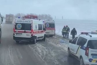Несчастье произошло с украинцами по дороге из Польши: подробности и кадры масштабной аварии с автобусом
