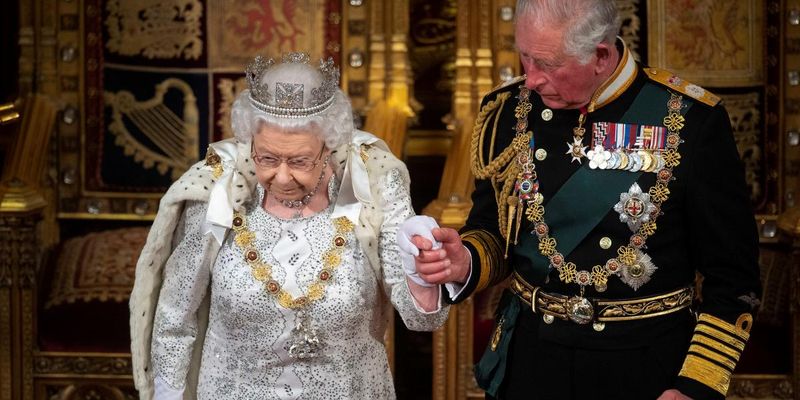 Королева Єлизавета ІІ не планує відмовлятися від трону - представник принца Чарльза