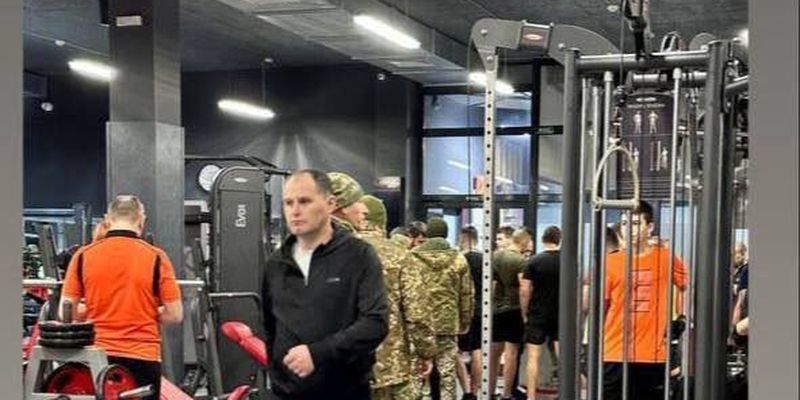 Из задержанных сформируют батальон: фото и видео рейда ТЦК по спортзалам Ужгорода