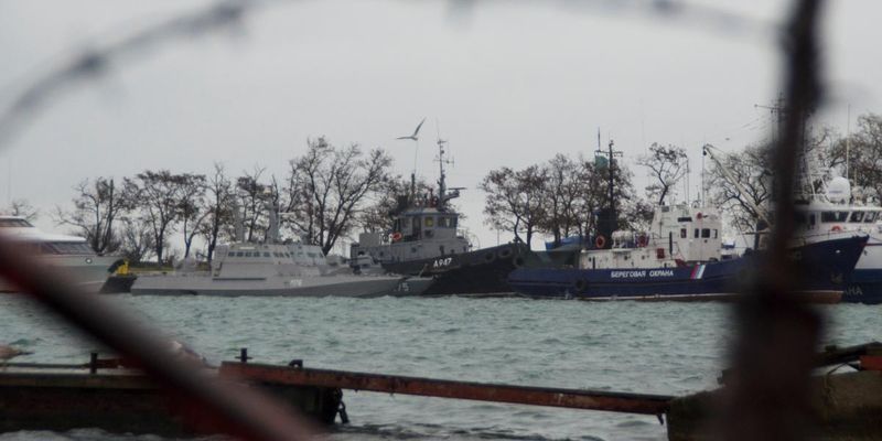 Росія поверне Україні захоплені кораблі ВМС 18 листопада