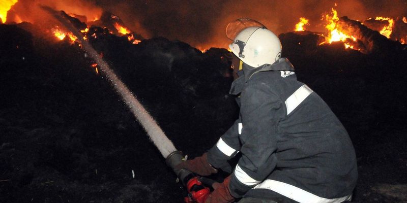 На київському авторинку внаслідок пожежі згоріли сім автомобілів