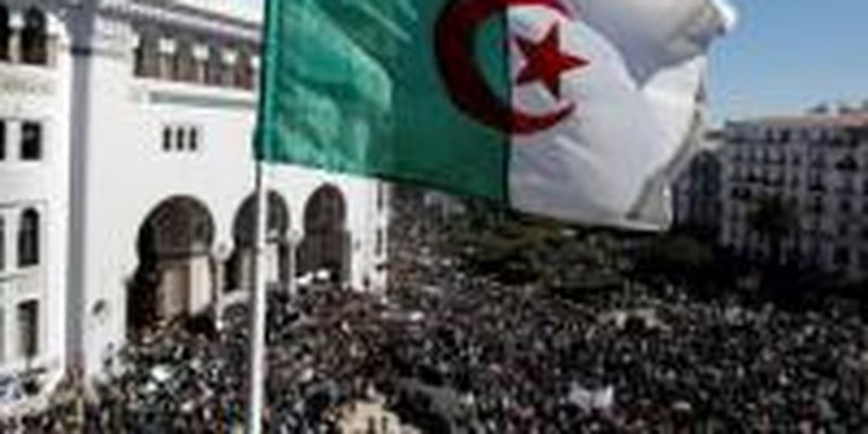 Новоизбранный президент Алжира на фоне протестов пообещал диалог с нацией