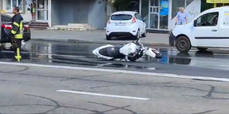 Відлетів на декілька десятків метрів: у Києві сталася смертельна ДТП за участю мотоцикліста