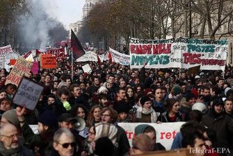 Уряд Франції представив пенсійну реформу, яка спричинила масові протести