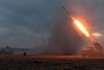 "Запустили две ракеты": ВС РФ нанесли удар по нефтебазе возле Кривого Рога