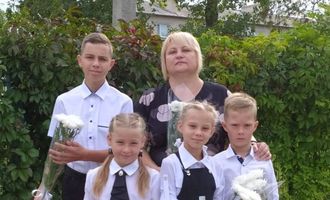 С Луганщины эвакуировали женщину с пятью детьми, которым оккупанты запрещали учиться по украинской программе