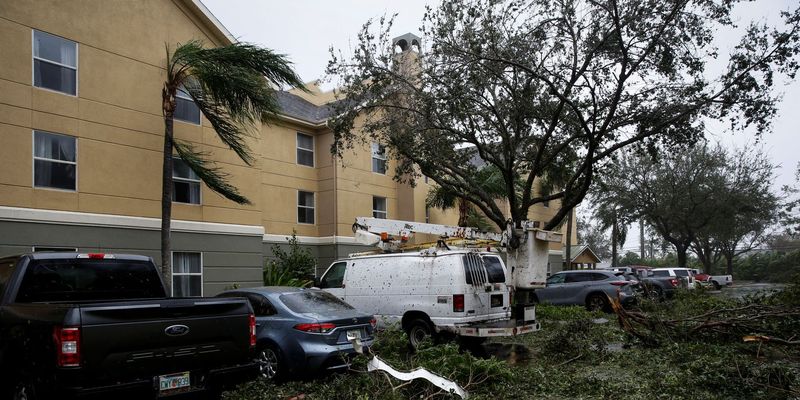 "Историческое событие": на Флориду обрушился ураган "Иан", принеся большие разрушения