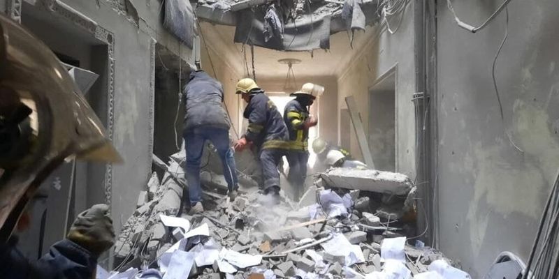 В Харькове из-под завалов достали тела 150 погибших