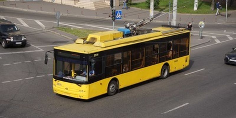 В Киеве ограничили движение всего общественного транспорта: названы график и срок