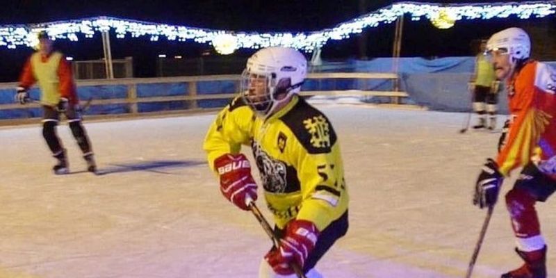 Ломаченко став хокеїстом: яскраві фото боксера на льоду