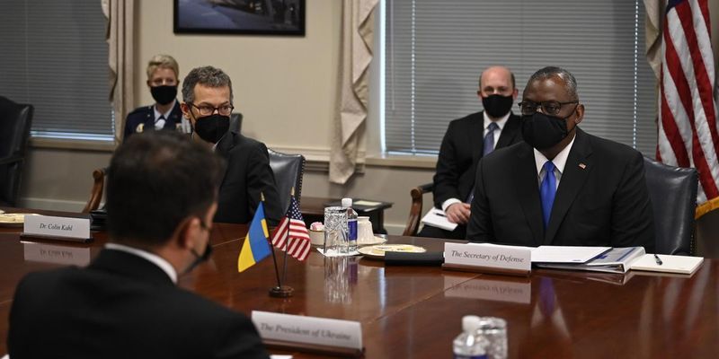 Министр обороны США прилетел в Украину: Остин назвал цель визита