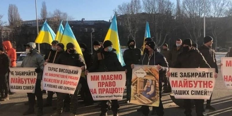 "Не отнимайте будущее у наших семей": в Одессе прошел необычный митинг, фото