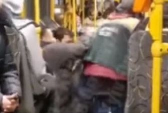В столичном троллейбусе произошел конфликт: правоохранители предпочли остаться в стороне