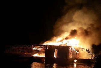В Киеве на Русановке загорелся ресторан: эвакуировали 20 человек