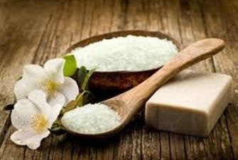 «Лучшее средство для кожи»: солевой скраб против растяжек