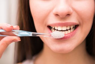 Чистить зубы сразу после еды вредно – врачи