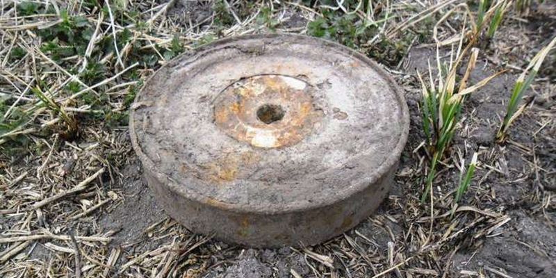 На Бориспільському шосе виявили чотири міни