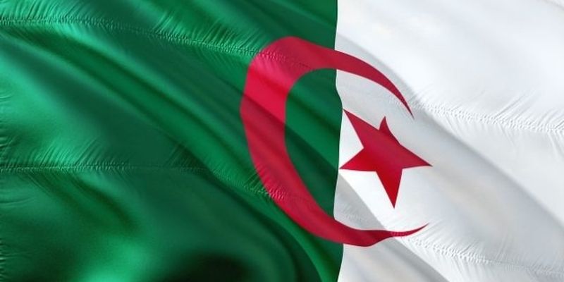 В Алжире посадили двух бывших премьеров