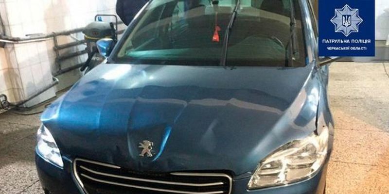 В Черкассах незадачливый автомойщик повредил авто клиентки