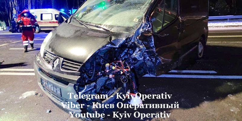 В Киеве пьяный водитель чуть не убил семью с младенцем: фото и видео ДТП