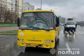 В Киеве водитель маршрутки насмерть сбил женщину