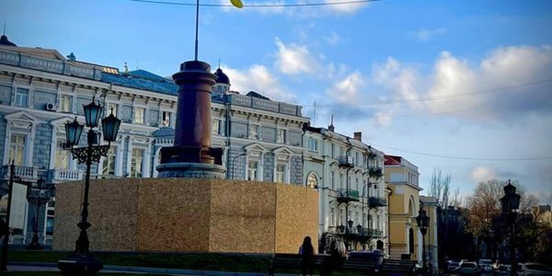 В Одессе завершили демонтаж памятника Екатерине II