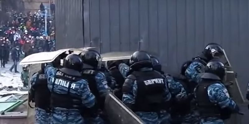 У київському суді озвучили вирок екс-беркутівцям, які розганяли Майдан