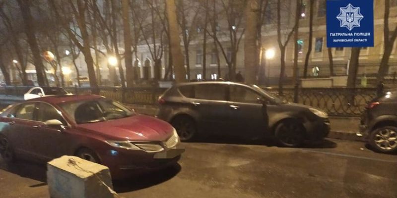 В Харькове на перекрестке столкнулись Subaru и Lincoln