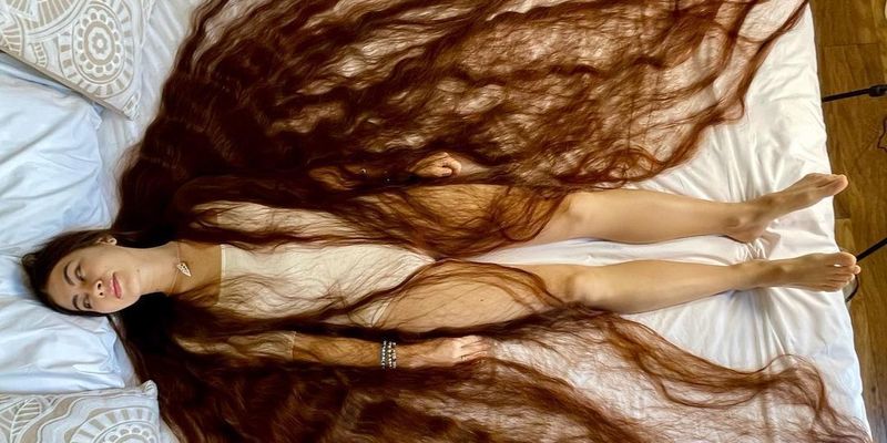 Украинка с самыми длинными в мире волосами попала в Книгу рекордов Гиннеса