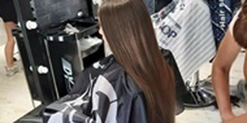 Юная одесситка продала свои волосы, чтобы помочь ВСУ