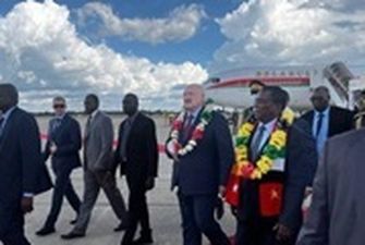 Лукашенко прилетел в Зимбабве с визитом