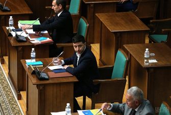 Зеленський заявив, що розпустив Раду законно і не має наміру впливати на Конституційний суд