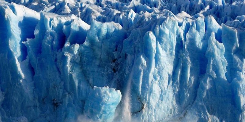 В Исландии ученые попрощались с ледником и установили памятную табличку